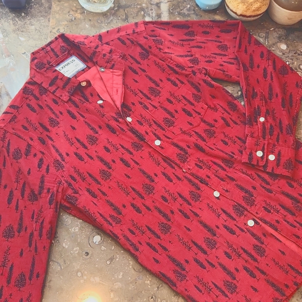 XS Express Long Sleeve Corduroy Buttonup Shirt in Crimson & Black